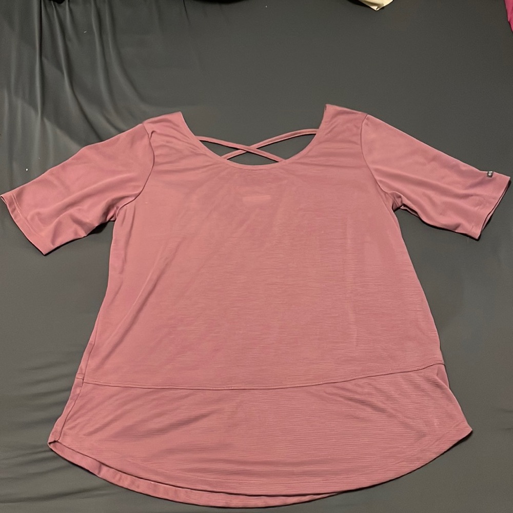Columbia Size Large Workout Shirt